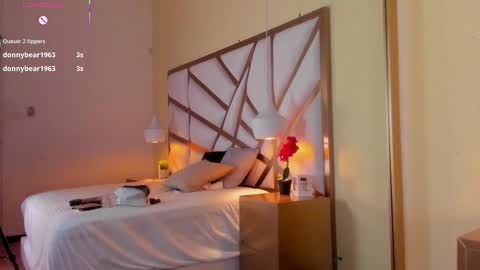 Snapshot of caroline_maldonado chatting on 10.08.25 Caroline online show from 10.08.25