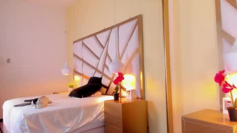 Caroline online show from 12.05.25