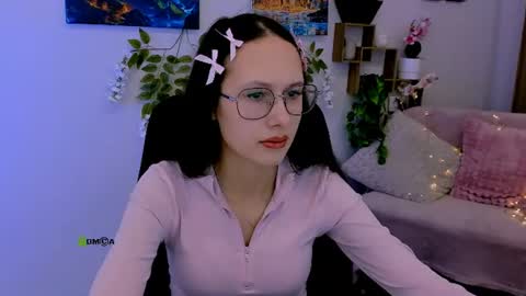 Snapshot of caroline_roseee chatting on 07.31.26 Your cute girl online show from 07.31.26