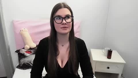 CarolineAmore online show from 03.04.26