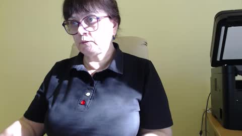 Snapshot of carolinedream_ chatting on 09.24.25 CarolineDream online show from 09.24.25