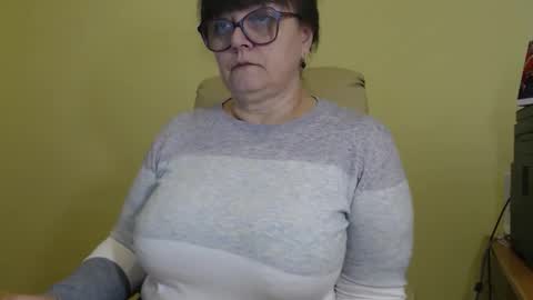 Snapshot of carolinedream_ chatting on 10.15.25 CarolineDream online show from 10.15.25