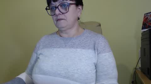 Snapshot of carolinedream_ chatting on 10.20.25 CarolineDream online show from 10.20.25