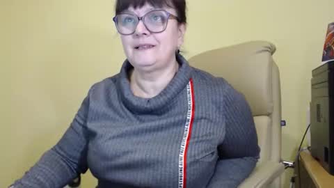 Snapshot of carolinedream_ chatting on 10.22.25 CarolineDream online show from 10.22.25