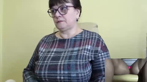 Snapshot of carolinedream_ chatting on 10.28.25 CarolineDream online show from 10.28.25