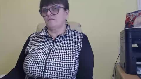 Snapshot of carolinedream_ chatting on 11.06.25 CarolineDream online show from 11.06.25