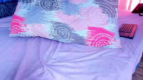 CarolineeGarcia online show from 01.17.25