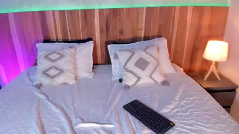 Snapshot of carolineejoness chatting on 09.29.25 Caroline online show from 09.29.25