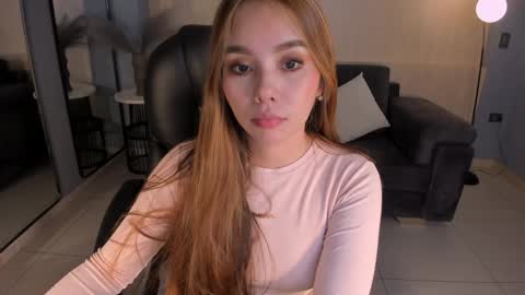 Snapshot of carolinegrace_ chatting on 12.11.24 Caro online show from 12.11.24