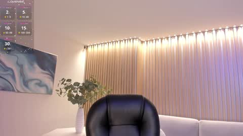 Snapshot of carolinegrace_ chatting on 12.15.24 Caro online show from 12.15.24