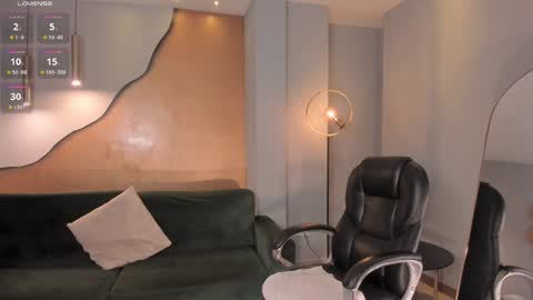 Snapshot of carolinegrace_ chatting on 01.03.25 Caro online show from 01.03.25