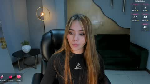 Snapshot of carolinegrace_ chatting on 01.04.25 Caro online show from 01.04.25