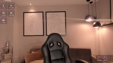 Snapshot of carolinegrace_ chatting on 01.14.25 Caro online show from 01.14.25