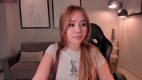 Snapshot of carolinegrace_ chatting on 01.18.25 Caro online show from 01.18.25