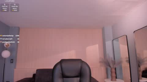 Snapshot of carolinegrace_ chatting on 01.29.25 Caro online show from 01.29.25