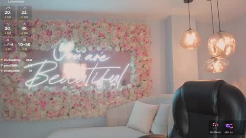 Snapshot of carolinegrace_ chatting on 02.06.25 Caro online show from 02.06.25