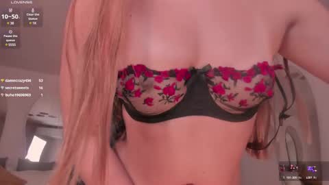 Snapshot of carolinegrace_ chatting on 03.02.25 Caro online show from 03.02.25