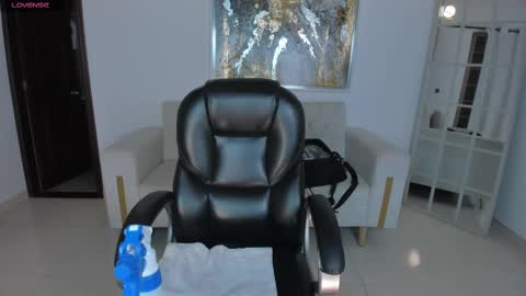 Snapshot of carolinegrace_ chatting on 03.09.25 Caro online show from 03.09.25