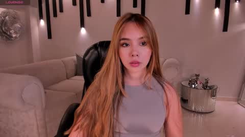 Snapshot of carolinegrace_ chatting on 10.19.25 Caro online show from 10.19.25