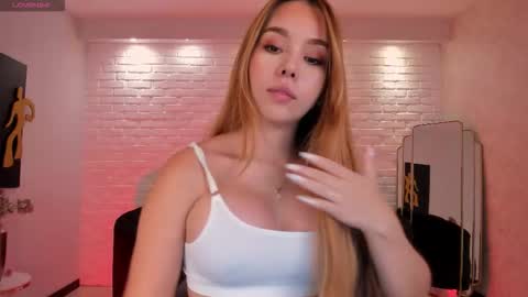 Snapshot of carolinegrace_ chatting on 10.23.25 Caro online show from 10.23.25