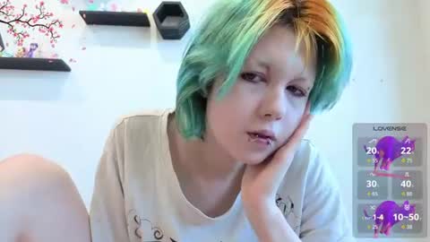 Snapshot of carolinerichter chatting on 06.17.26 CarolineRichter online show from 06.17.26