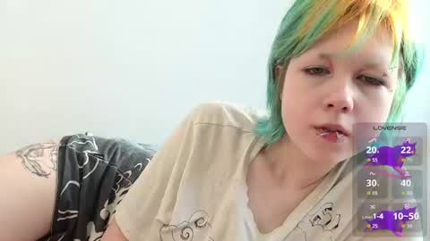 Snapshot of carolinerichter chatting on 06.18.26 CarolineRichter online show from 06.18.26
