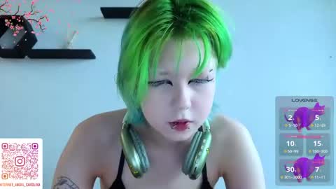 Snapshot of carolinerichter chatting on 06.27.26 CarolineRichter online show from 06.27.26