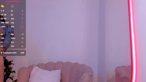 Snapshot of carolinna_ chatting on 10.03.25 carolinna_ online show from 10.03.25