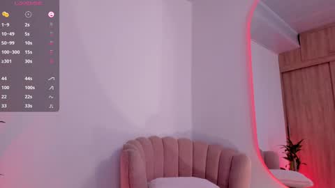 Snapshot of carolinna_ chatting on 10.12.25 carolinna_ online show from 10.12.25