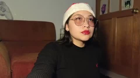 Snapshot of caroll_luna chatting on 12.06.24 kitty online show from 12.06.24