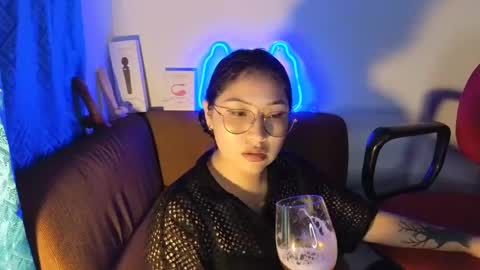 Snapshot of caroll_luna chatting on 12.17.24 kitty online show from 12.17.24
