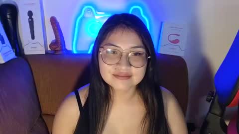 Snapshot of caroll_luna chatting on 12.20.24 kitty online show from 12.20.24