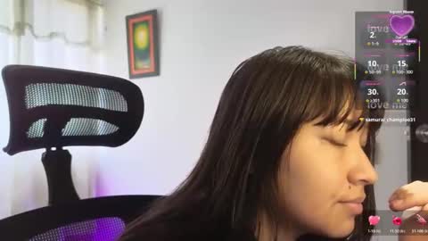 Snapshot of caroll_luna chatting on 10.30.25 kitty online show from 10.30.25