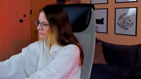 Snapshot of carrie_roses chatting on 10.02.25 carrie_roses online show from 10.02.25