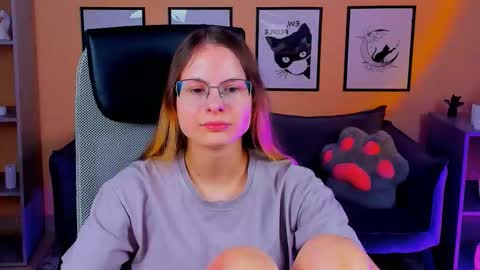 Snapshot of carrie_roses chatting on 10.10.25 carrie_roses online show from 10.10.25