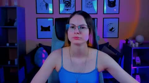 Snapshot of carrie_roses chatting on 10.21.25 carrie_roses online show from 10.21.25