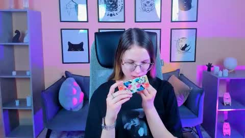 Snapshot of carrie_roses chatting on 10.22.25 carrie_roses online show from 10.22.25