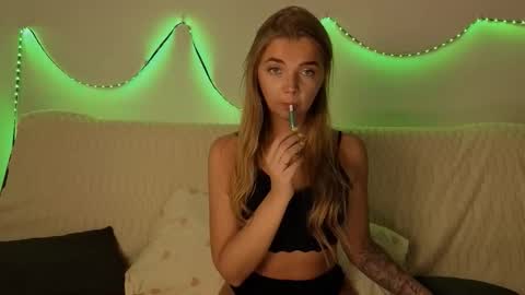 Snapshot of carriebradshawww chatting on 10.02.25 carriebradshawww online show from 10.02.25