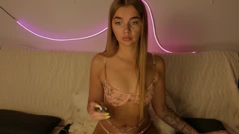 Snapshot of carriebradshawww chatting on 10.09.25 carriebradshawww online show from 10.09.25