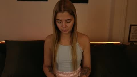 Snapshot of carriebradshawww chatting on 10.24.25 carriebradshawww online show from 10.24.25