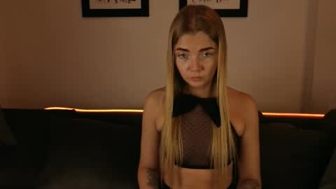 Snapshot of carriebradshawww chatting on 10.27.25 carriebradshawww online show from 10.27.25