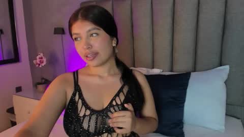 Snapshot of carriepink_ chatting on 10.02.25 carriepink_ online show from 10.02.25