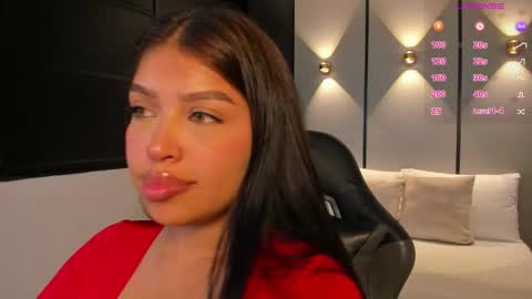 Snapshot of carriepink_ chatting on 11.04.25 carriepink_ online show from 11.04.25