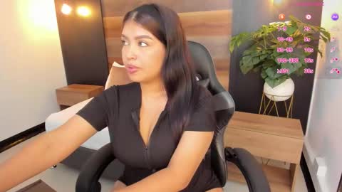 Snapshot of carriepink_ chatting on 11.05.25 carriepink_ online show from 11.05.25