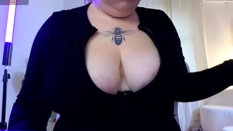 Casey Robbins online show from 10.05.25