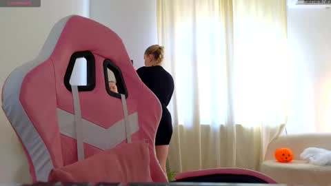 Casey Robbins online show from 10.30.25