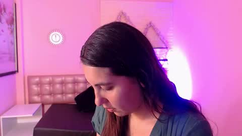 Snapshot of cassandra_ruizz chatting on 10.08.25 573215024606 online show from 10.08.25