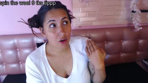 Snapshot of cassandra_ruizz chatting on 10.19.25 573215024606 online show from 10.19.25