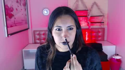 Snapshot of cassandra_ruizz chatting on 10.21.25 573215024606 online show from 10.21.25