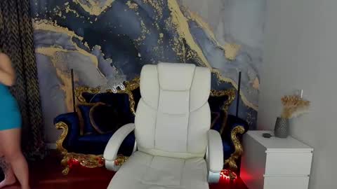 Snapshot of cassandragood chatting on 03.12.25 Lena online show from 03.12.25